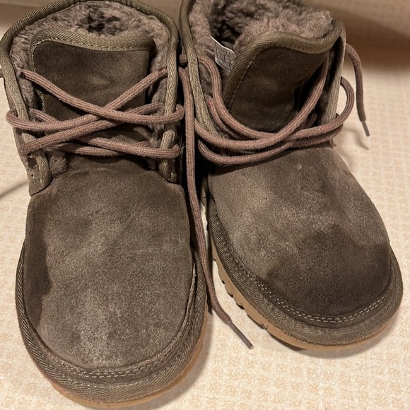 Ugg neumel womens boots size 7 used - Picture 3 of 5